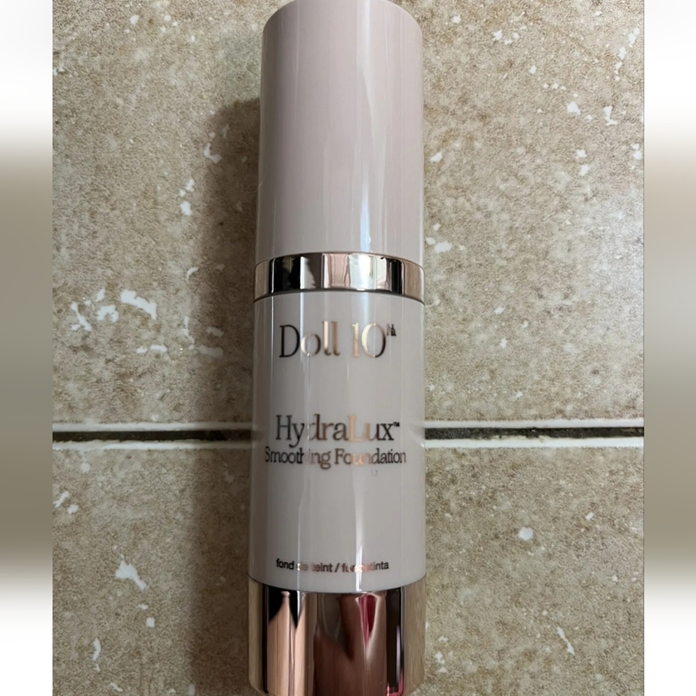 Doll 10 HydraLux Smoothing Foundation Medium Full Size 1 oz New
